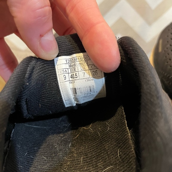 Brooks Ghost 13 size 9 gray and pink sneakers - Picture 7 of 9